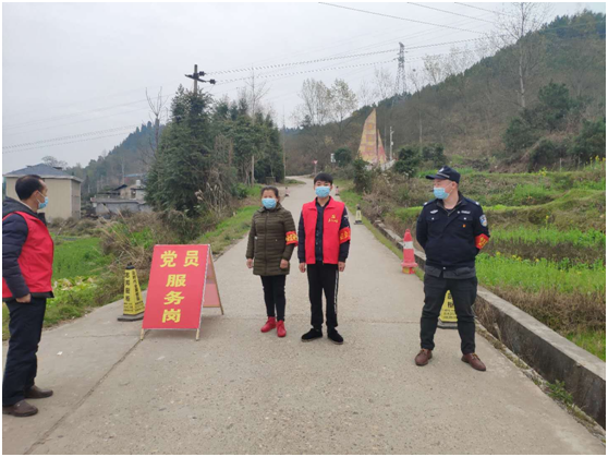 经贸学子坚守一线 抗疫学习两不误